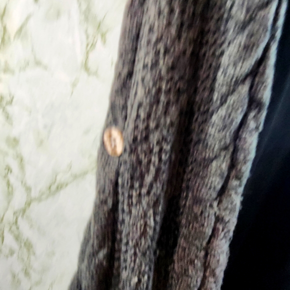 HOMMAGE Beautiful Sweater Top - Picture 6 of 10